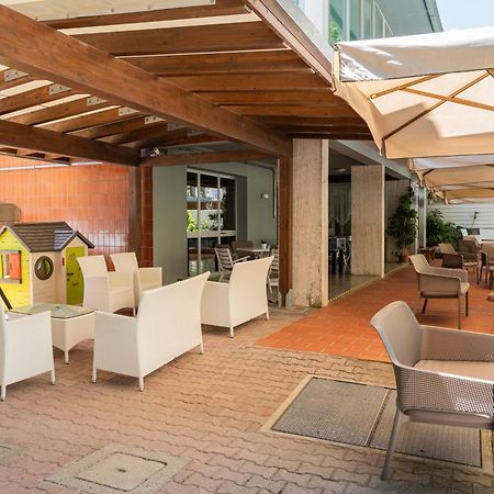 Hotel Ondina E Milazzo Cervia Bagian luar foto