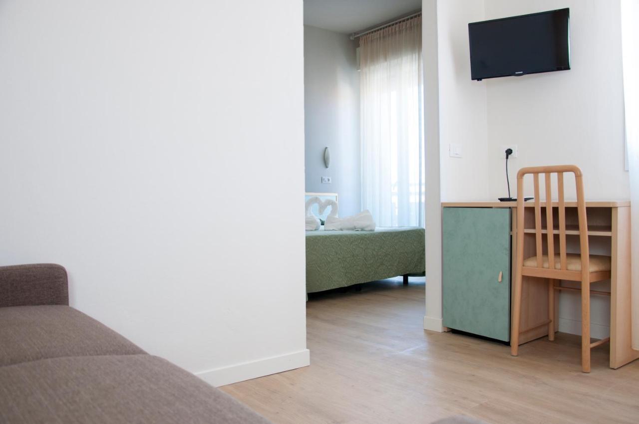 Hotel Ondina E Milazzo Cervia Bagian luar foto