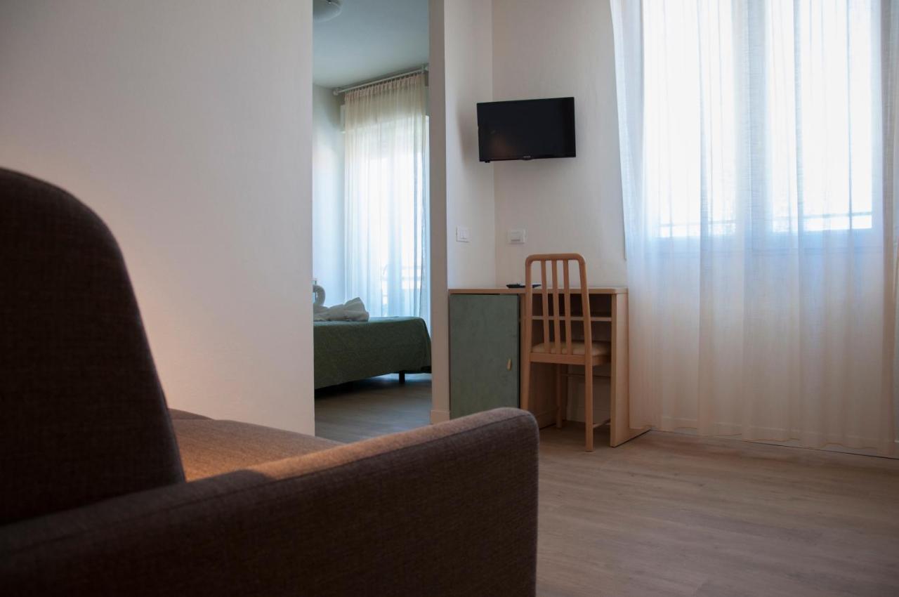 Hotel Ondina E Milazzo Cervia Bagian luar foto