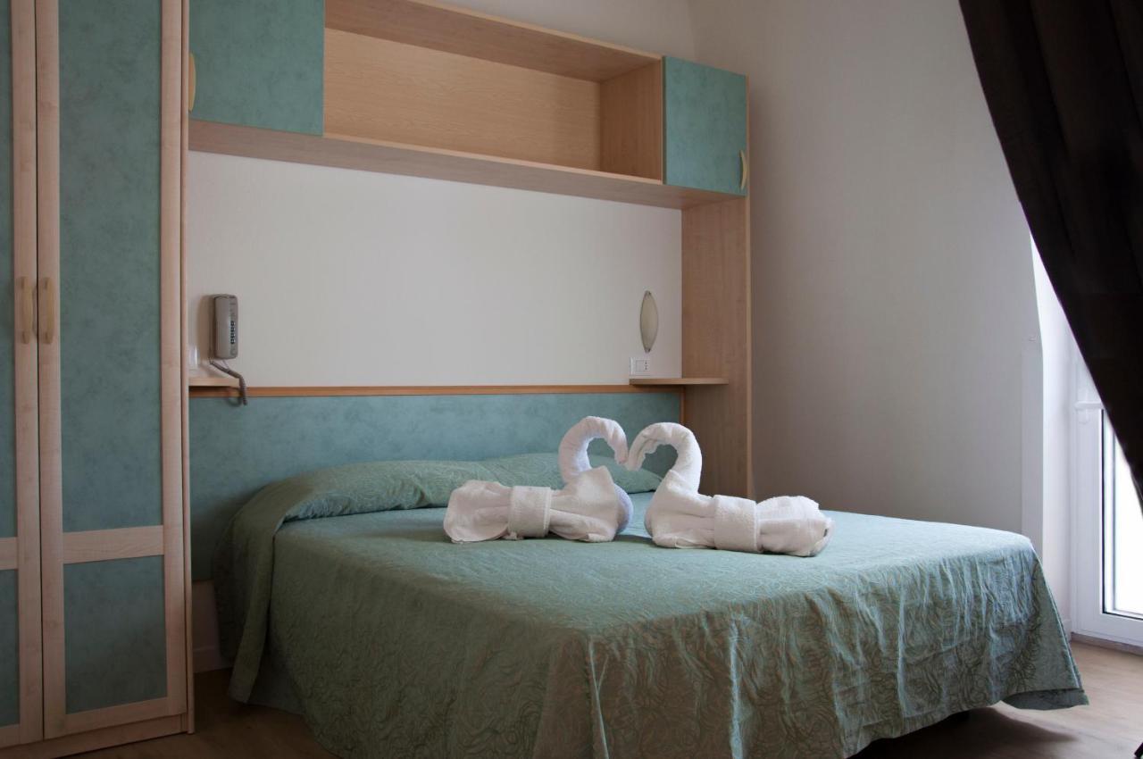 Hotel Ondina E Milazzo Cervia Bagian luar foto