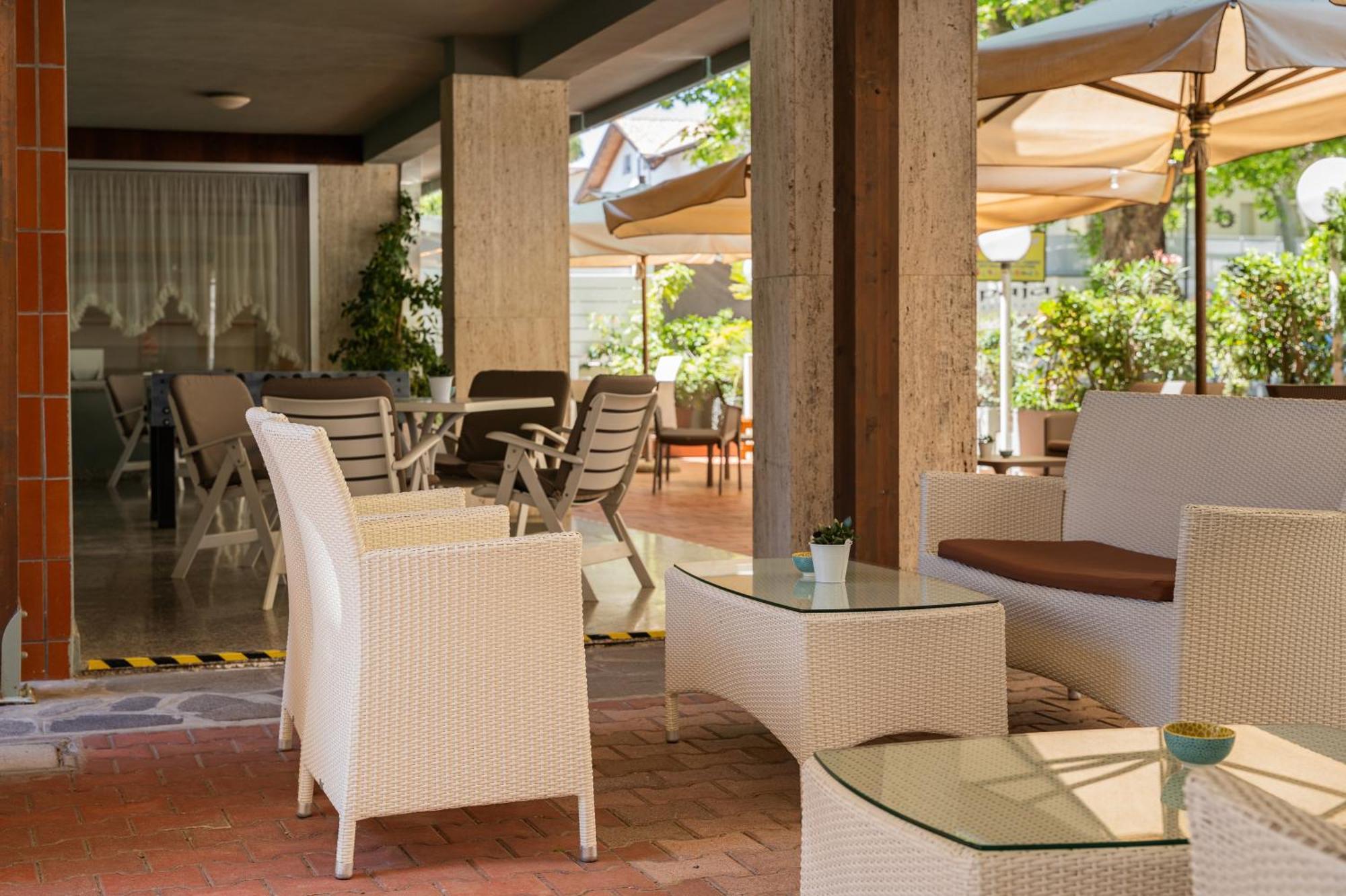 Hotel Ondina E Milazzo Cervia Bagian luar foto