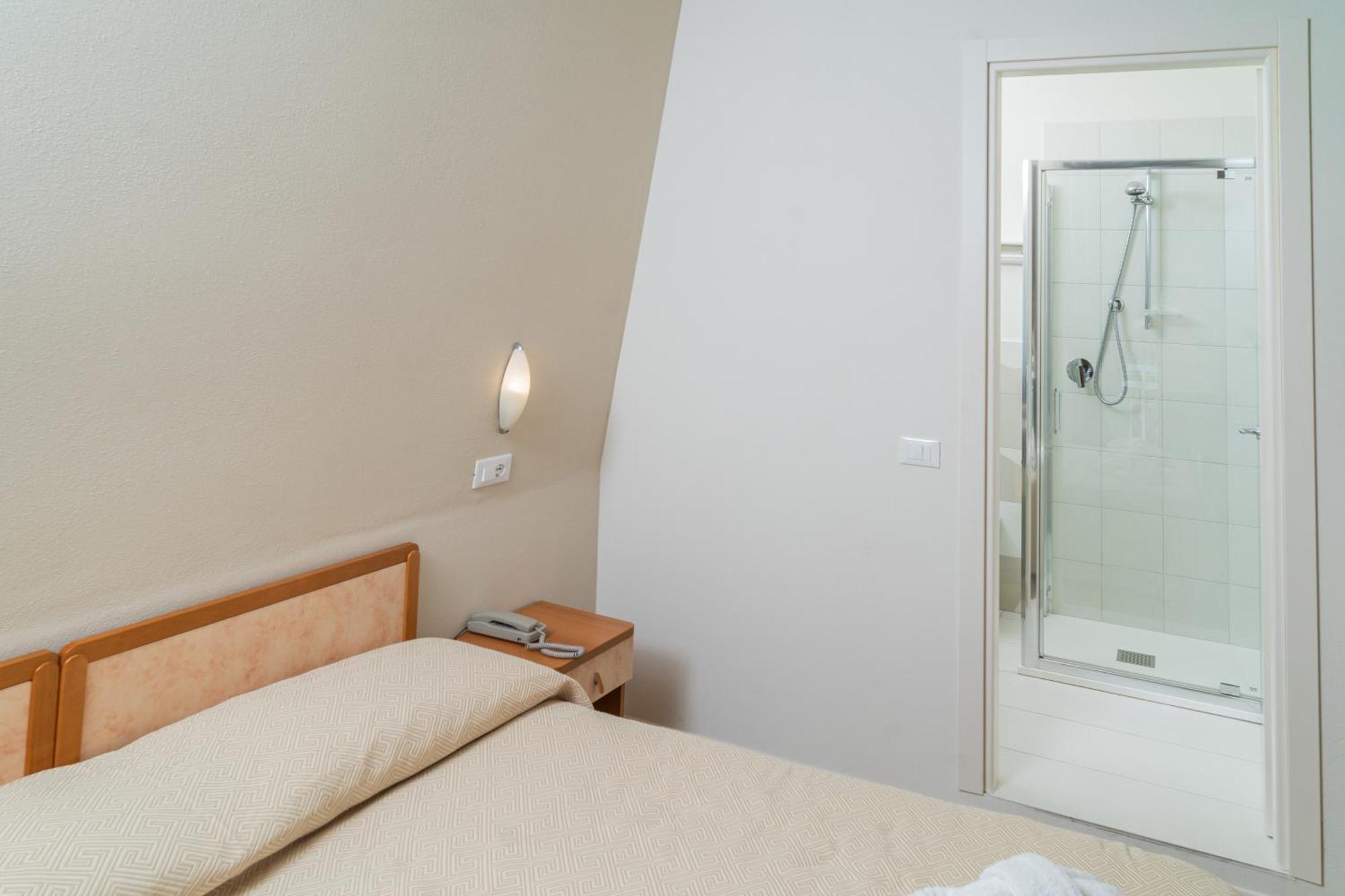 Hotel Ondina E Milazzo Cervia Bagian luar foto