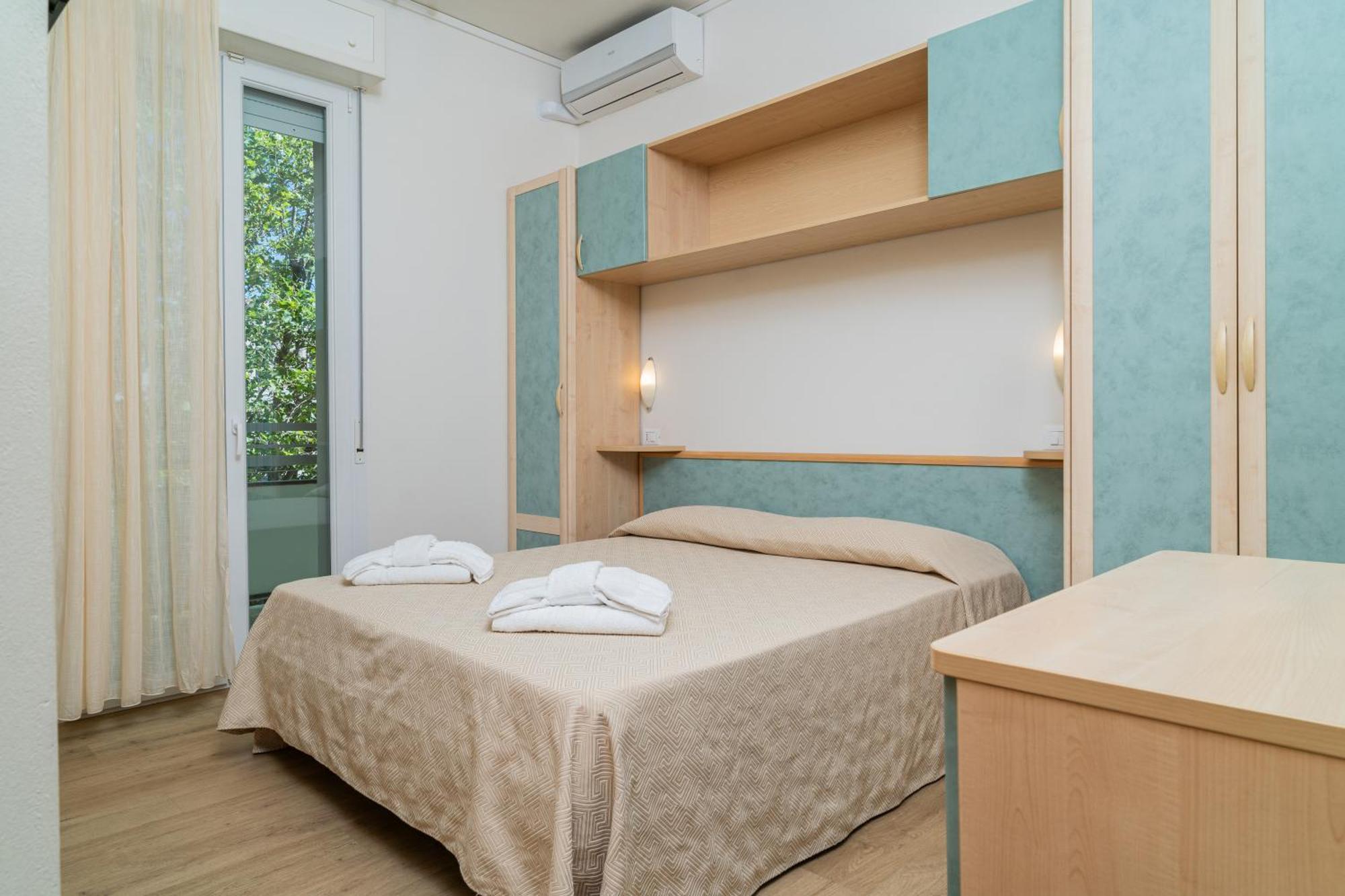 Hotel Ondina E Milazzo Cervia Bagian luar foto