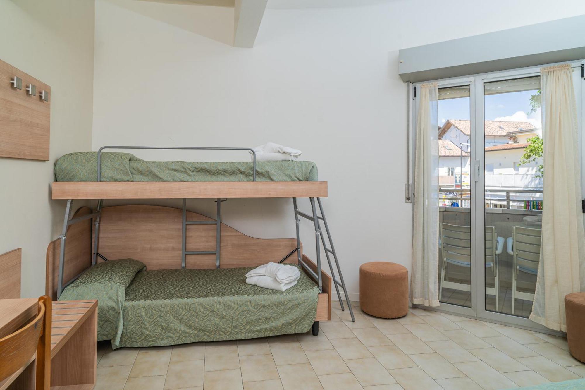 Hotel Ondina E Milazzo Cervia Bagian luar foto