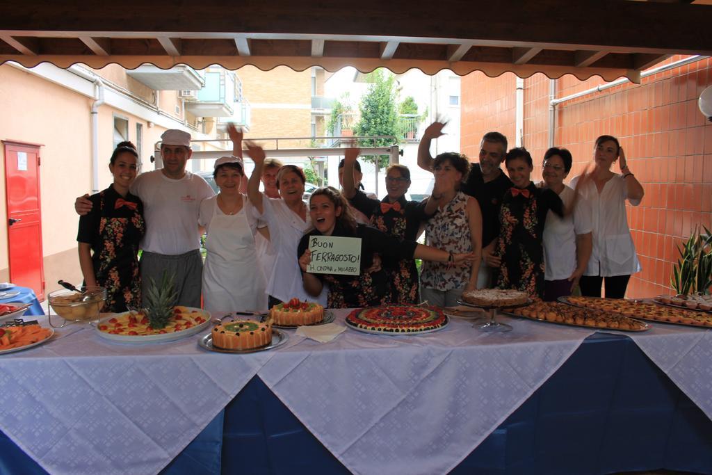 Hotel Ondina E Milazzo Cervia Bagian luar foto